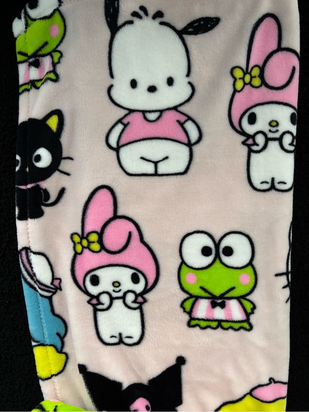 Hello Kitty Sanrio Characters Pink Plush Throw Blanket 50x70 NWT